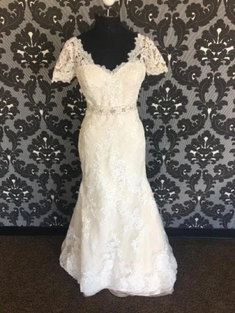 Something Blue Wedding Pronovias Wedding Dress Lace Ivory & Blush Size 8 NEW ARRIVALS 5 Something Blue Wedding Pronovias Wedding Dress Lace Ivory & Blush Size 8 NEW ARRIVALS