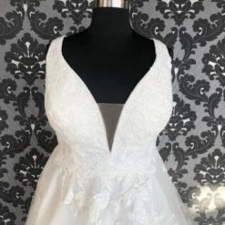 Something Blue Essense Of Australia D3121ZZ Women's Wedding Dress Ivory Size 26 WEDDING DRESSES