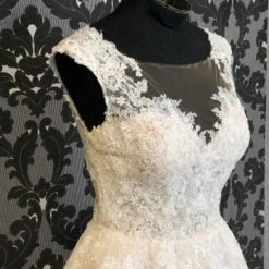 Something Blue WEDDING DRESSES Essense Of Australia D2347CR Lace/Beading AS IS SMALL TEAR ON ILLUSION BY BUTTON