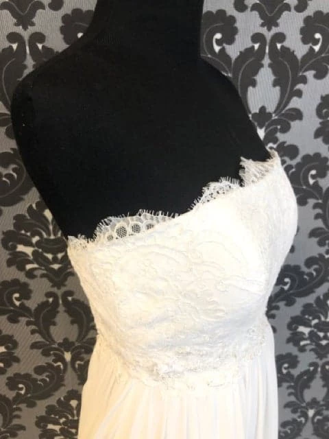 Something Blue Sweetheart 1103 Wedding Dress Lace/Chiffon Ivory Size 6 A-line 5 Something Blue Sweetheart 1103 Wedding Dress Lace/Chiffon Ivory Size 6 A-line