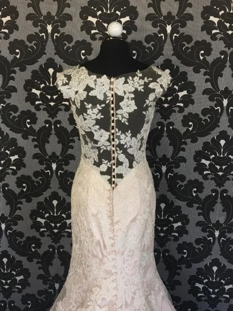 Size 10 Ivory/Nude Allure Bridal Lace Illusion Trumpet WEDDING DRESSES 7 Size 10 Ivory/Nude Allure Bridal Lace Illusion Trumpet WEDDING DRESSES